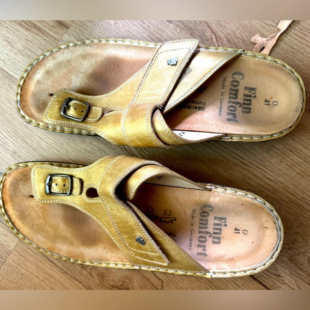 CLOSET SALE:  Finn Comfort Calmasino Thong Gold 9.5/41
